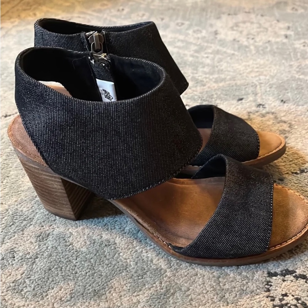 SOLD | TOMS Majorca Block Heel Sandal